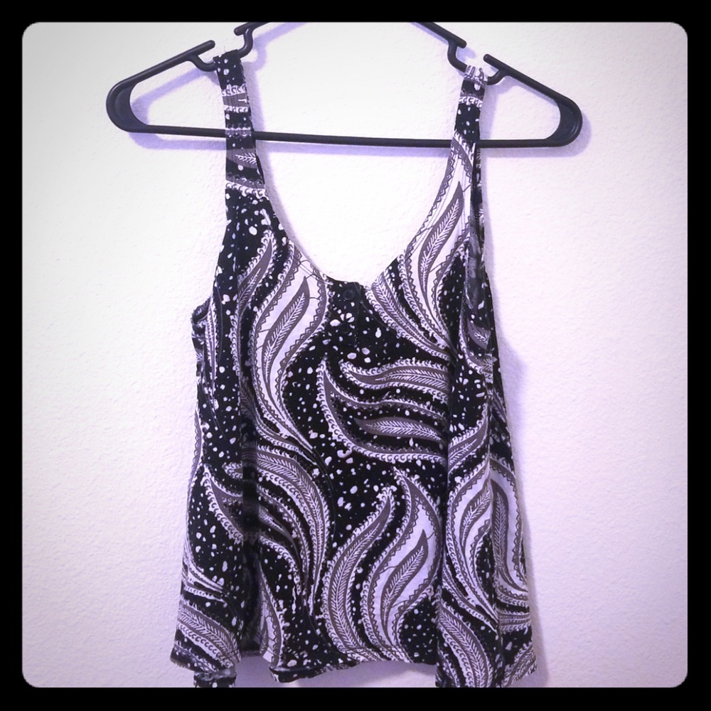 Black and White Crop Top